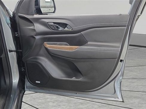 Used 2023 GMC Acadia SLE w/ Driver Convenience Package image 27