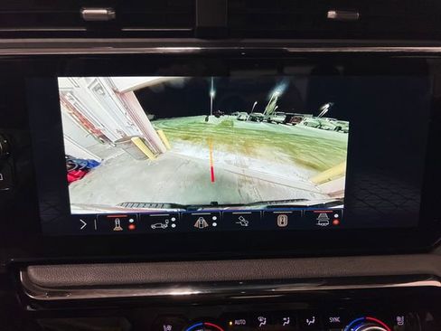 Used 2025 GMC Sierra 2500 AT4 w/ AT4 Premium Plus Package image 17