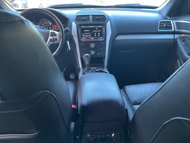 Used 2015 Ford Explorer XLT w/ Equipment Group 202A FWD image 17