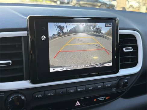 Certified 2024 Hyundai Venue Limited image 18