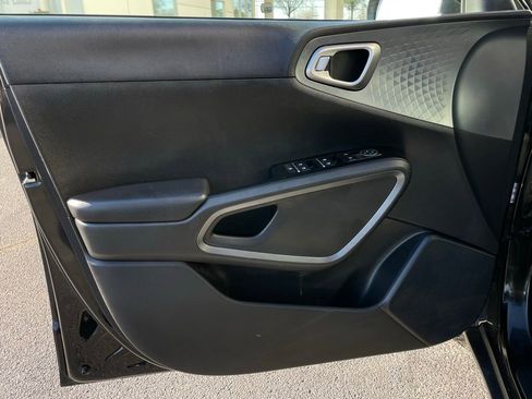 Used 2023 Kia Soul EX image 25