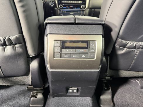 Used 2022 Lexus GX 460 Premium w/ Accessory Package image 26