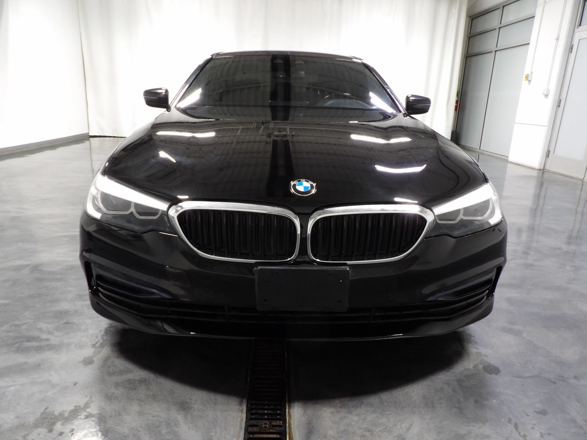 Used 2019 BMW 530i w/ Convenience Package RWD image 3
