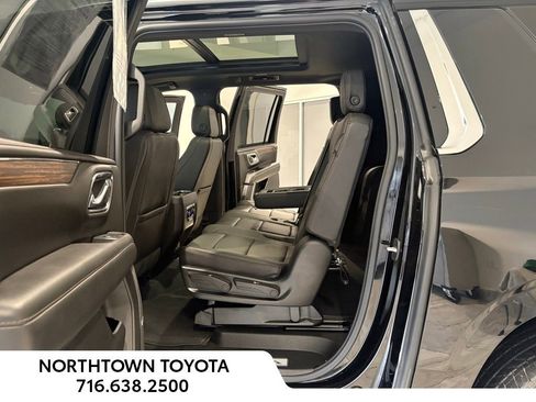 Used 2023 Chevrolet Suburban High Country image 24