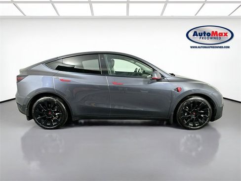 Used 2022 Tesla Model Y Long Range image 10