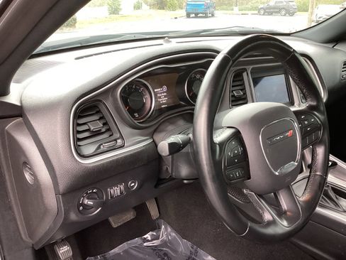 Used 2021 Dodge Challenger SXT image 9