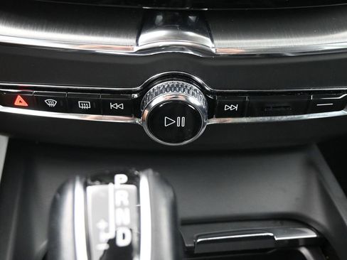 Used 2019 Volvo XC60 T5 Momentum w/ Premium Package image 35