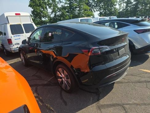 Used 2024 Tesla Model Y Long Range AWD/4WD image 3