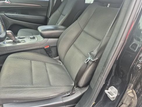 Used 2018 Jeep Grand Cherokee Laredo AWD/4WD image 11