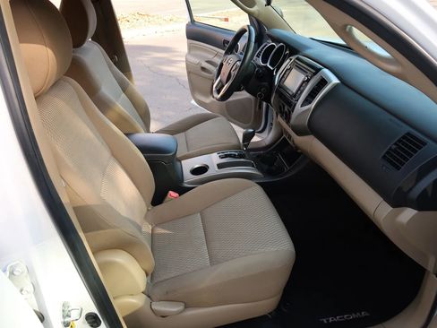 Used 2014 Toyota Tacoma PreRunner image 20