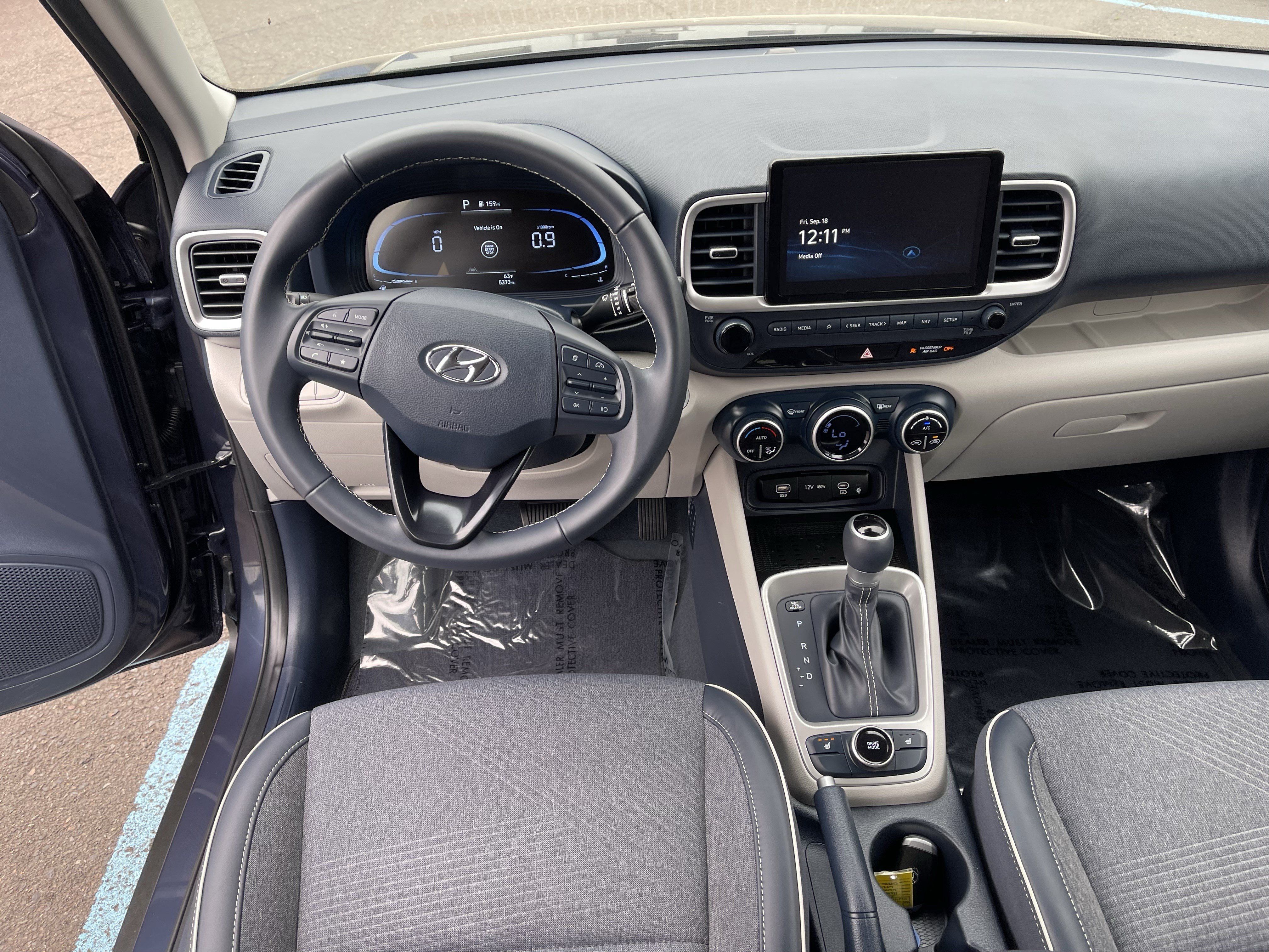 Certified 2025 Hyundai Venue Limited FWD image 12