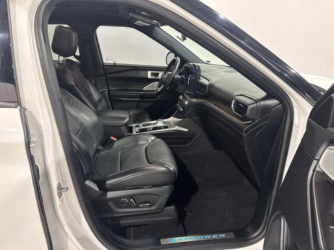 Used 2020 Ford Explorer Platinum w/ Premium Technology Package AWD/4WD image 23