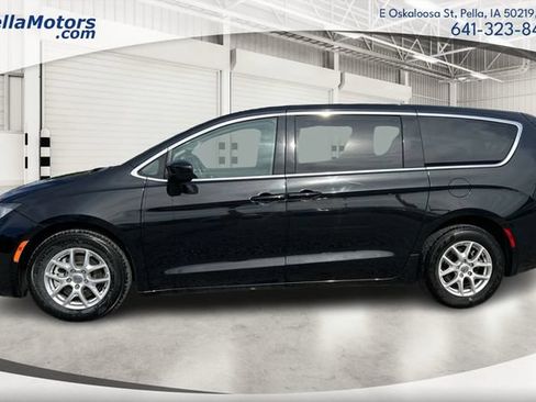 Used 2023 Chrysler Voyager LX FWD image 6