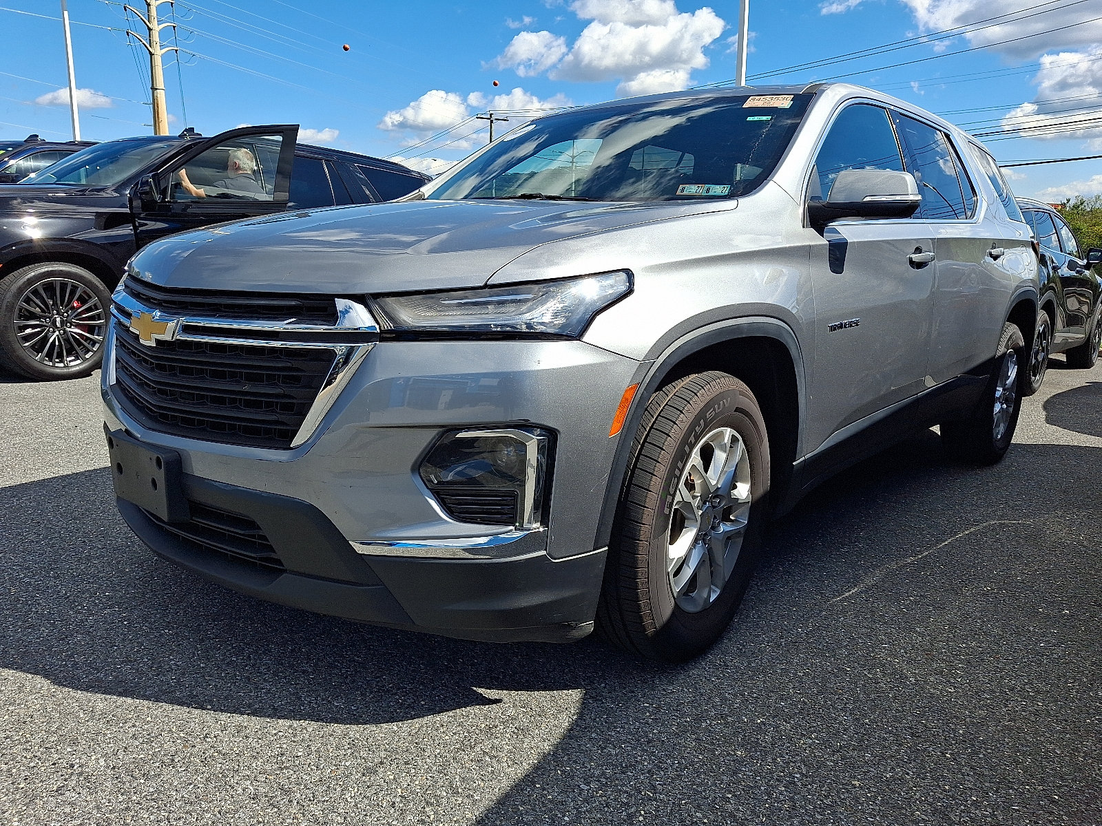 Used 2023 Chevrolet Traverse LS w/ Safety Package FWD image 3