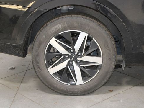 Used 2023 Kia Sorento S w/ Panoramic Sunroof Package image 12