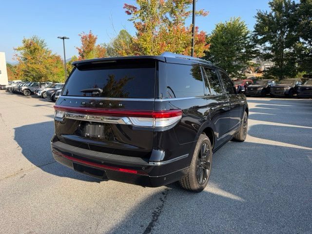 Used 2023 Lincoln Navigator Reserve AWD/4WD image 4
