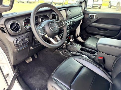 Used 2023 Jeep Wrangler Unlimited Sahara image 13