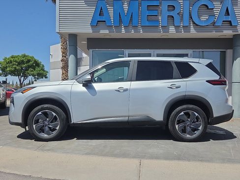 Used 2025 Nissan Rogue SV FWD image 3