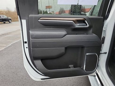 Used 2025 Chevrolet Silverado 2500 LT w/ Convenience Package image 13