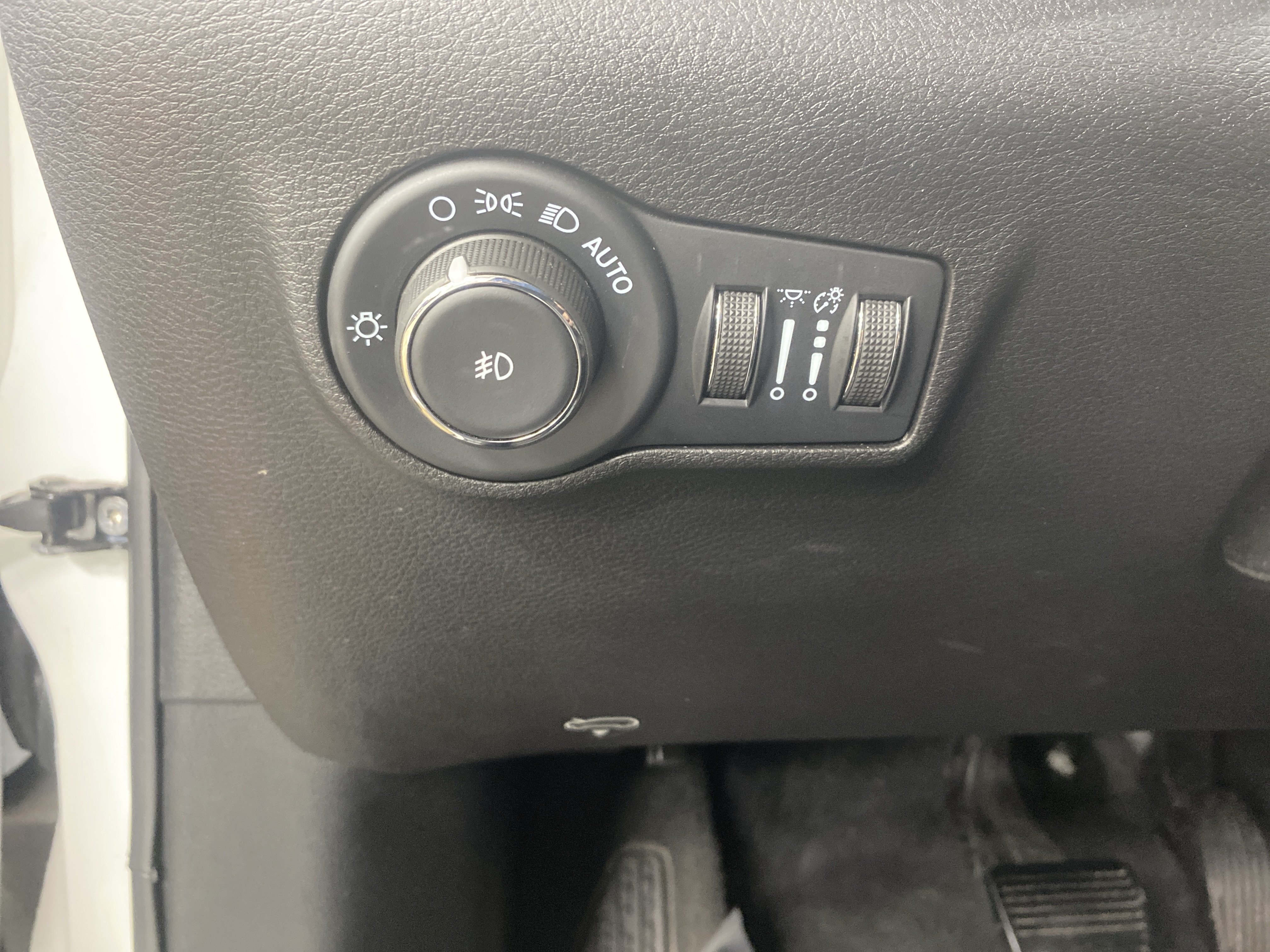 Used 2025 Jeep Compass Latitude AWD/4WD image 18