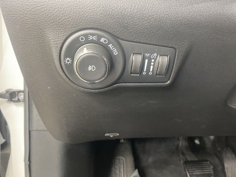 Used 2025 Jeep Compass Latitude AWD/4WD image 18