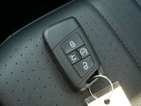 Certified 2023 Volkswagen Tiguan SE AWD/4WD image 37
