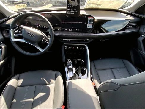 New 2025 Audi Q5 Premium image 5