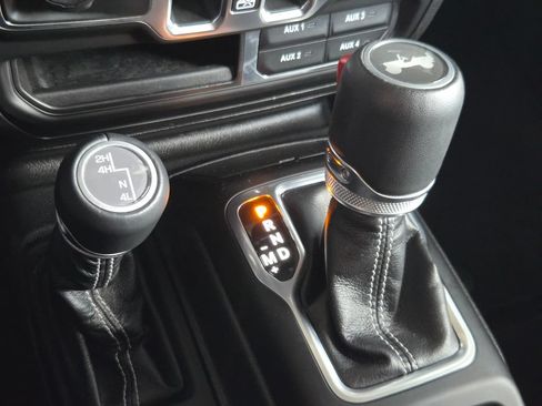 Certified 2023 Jeep Wrangler Unlimited Sahara w/ Dual Top Group AWD/4WD image 9