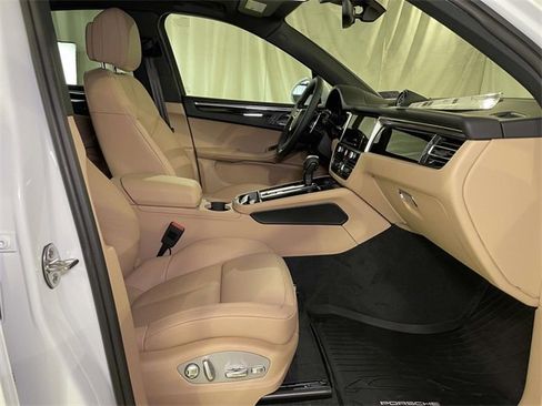 New 2026 Porsche Macan image 23