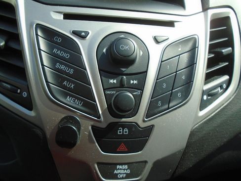 Used 2013 Ford Fiesta SE w/ Super Fuel Economy Pkg image 10