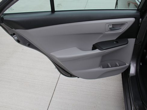 Used 2017 Toyota Camry SE image 20