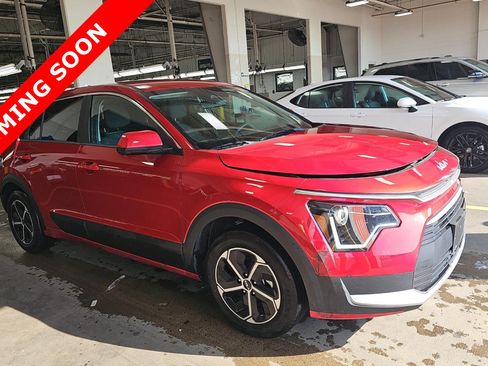 Used 2025 Kia Niro LX FWD image 3