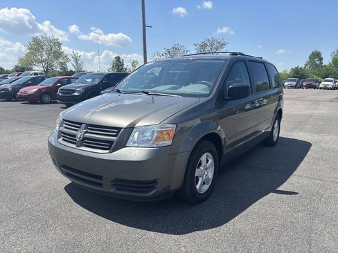 Used 2010 Dodge Grand Caravan Hero FWD image 2