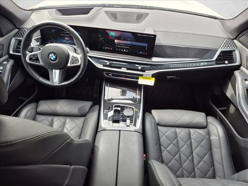 Used 2025 BMW X7 xDrive40i w/ M Sport Package AWD/4WD image 18