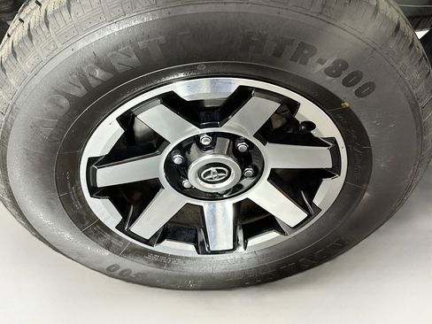 Used 2024 Toyota 4Runner TRD Off-Road Premium image 11