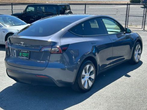 Used 2022 Tesla Model Y Long Range AWD/4WD image 5