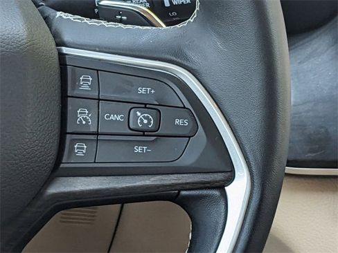 Certified 2022 Jeep Grand Cherokee Limited image 17