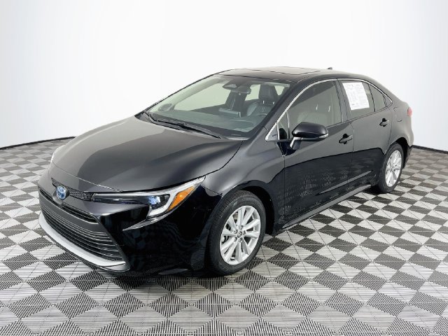 Used 2024 Toyota Corolla XLE FWD image 4