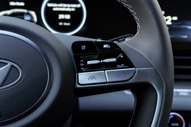 New 2025 Hyundai Elantra SEL FWD image 37