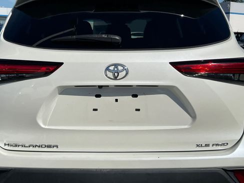 Used 2020 Toyota Highlander XLE image 14
