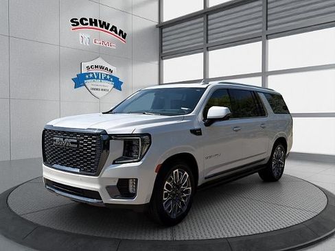 Used 2023 GMC Yukon XL Denali Ultimate AWD/4WD image 8