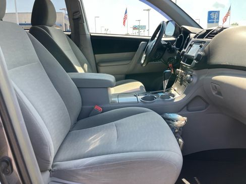 Used 2013 Toyota Highlander Plus FWD image 30