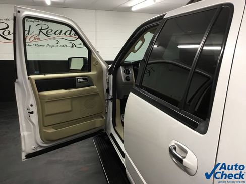 Used 2017 Ford Expedition Limited w/ Equipment Group 301A AWD/4WD image 21