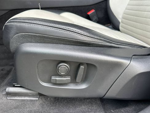 Used 2020 Land Rover Discovery Sport SE R-Dynamic image 17