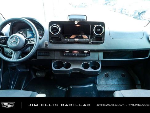 Used 2025 Mercedes-Benz Sprinter 2500 image 18