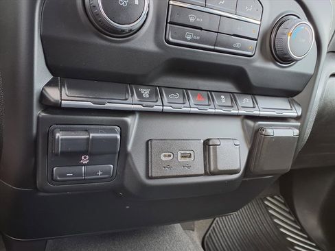 Used 2022 Chevrolet Silverado 2500 Custom w/ Custom Value Package image 31