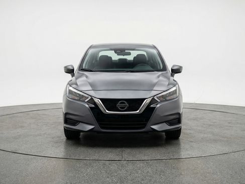 Used 2025 Nissan Versa SV image 2