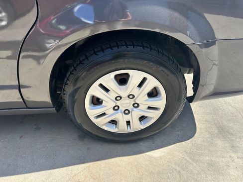 Used 2018 Dodge Grand Caravan SE w/ UConnect Hands-Free Group image 21