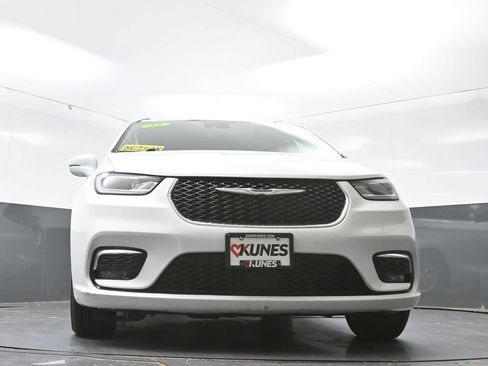 Used 2022 Chrysler Pacifica Touring-L FWD image 48
