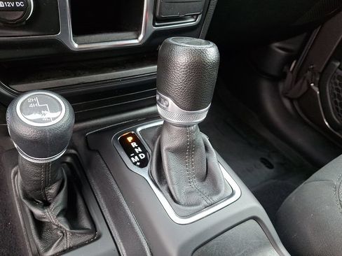 Used 2019 Jeep Wrangler Unlimited Sport AWD/4WD image 15